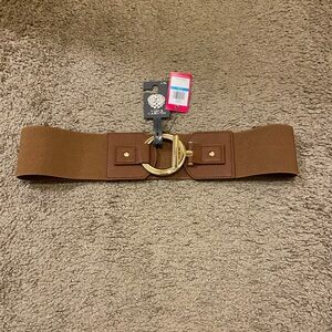 NWT Vince Camuto Brown Clasp Belt